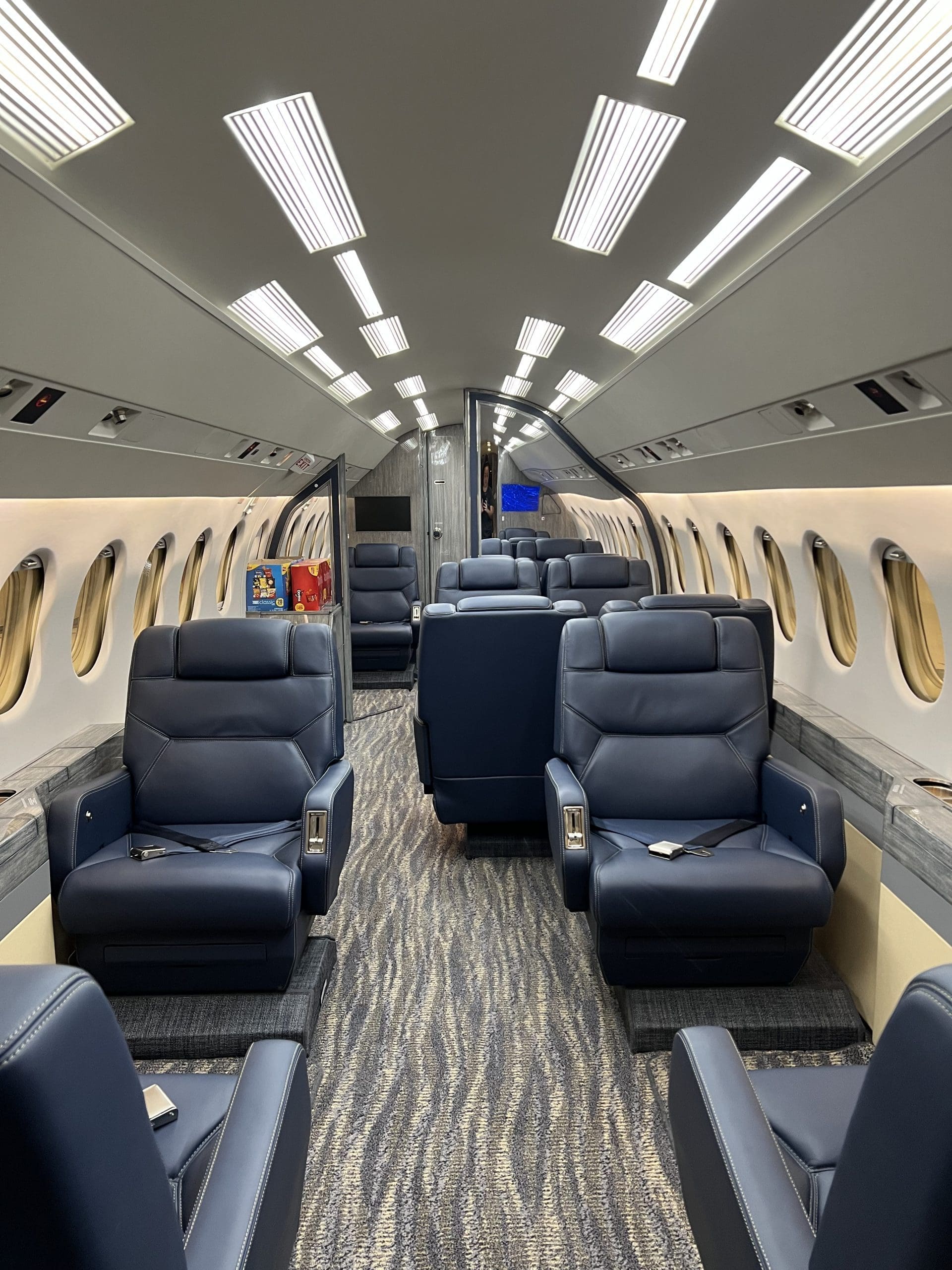 Falcon 900 Interior KM54