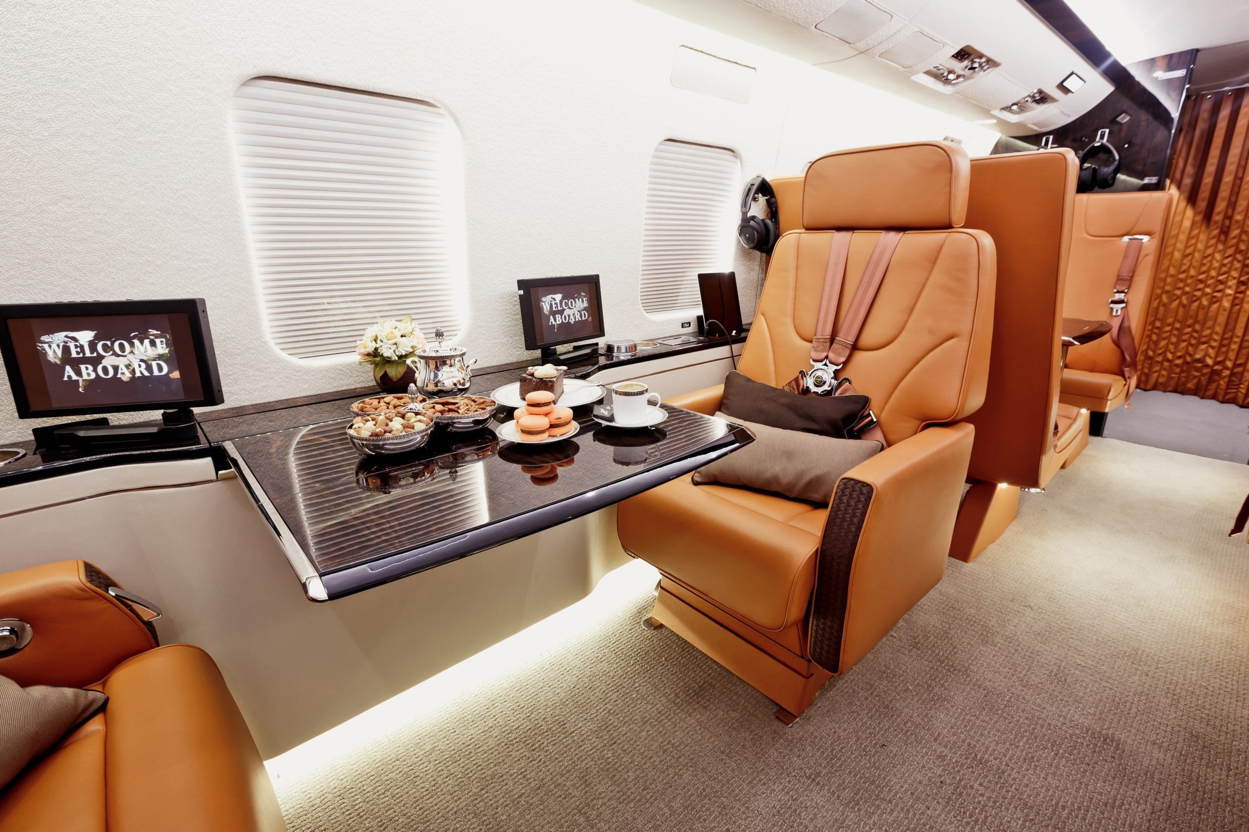 Private,Plane,Interior,With,Wooden,Tables,And,Leather,Seats